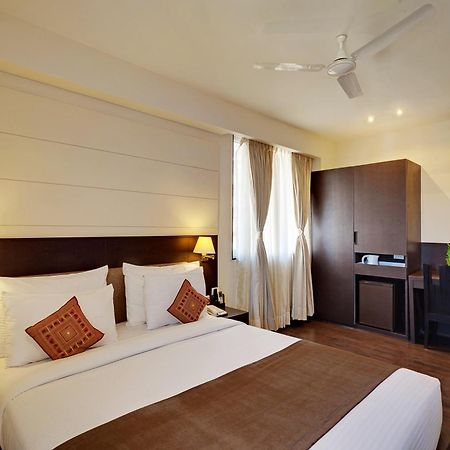 Whispering Palms Hotel Jaipur Bagian luar foto