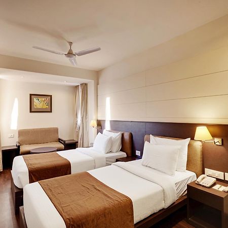 Whispering Palms Hotel Jaipur Bagian luar foto