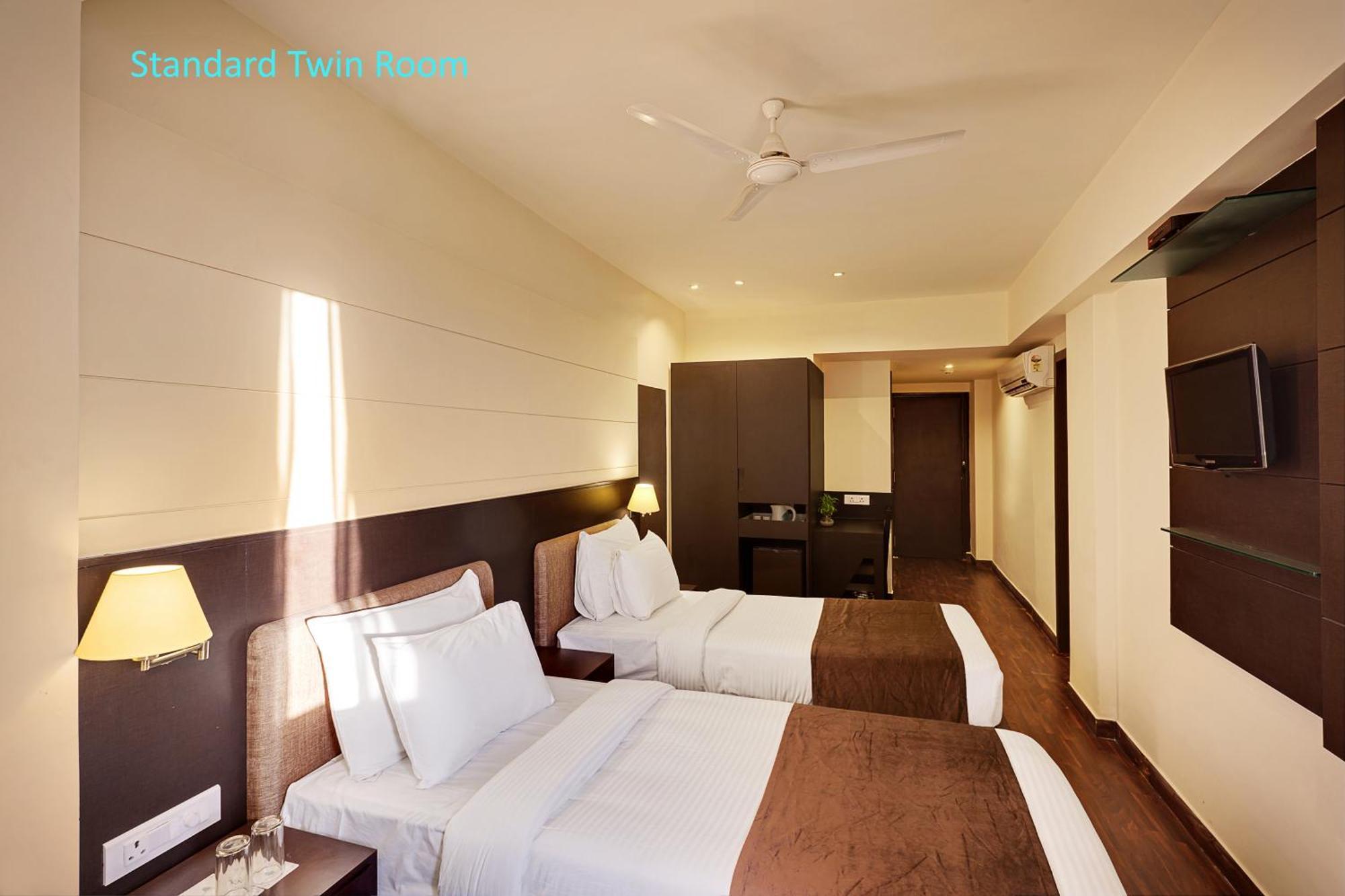 Whispering Palms Hotel Jaipur Bagian luar foto