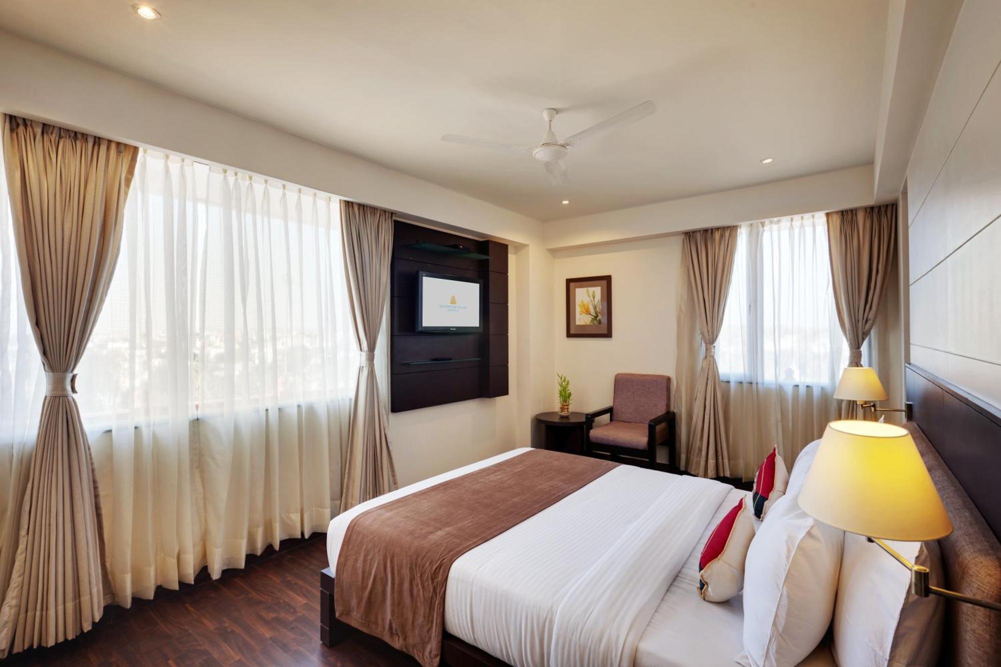 Whispering Palms Hotel Jaipur Bagian luar foto