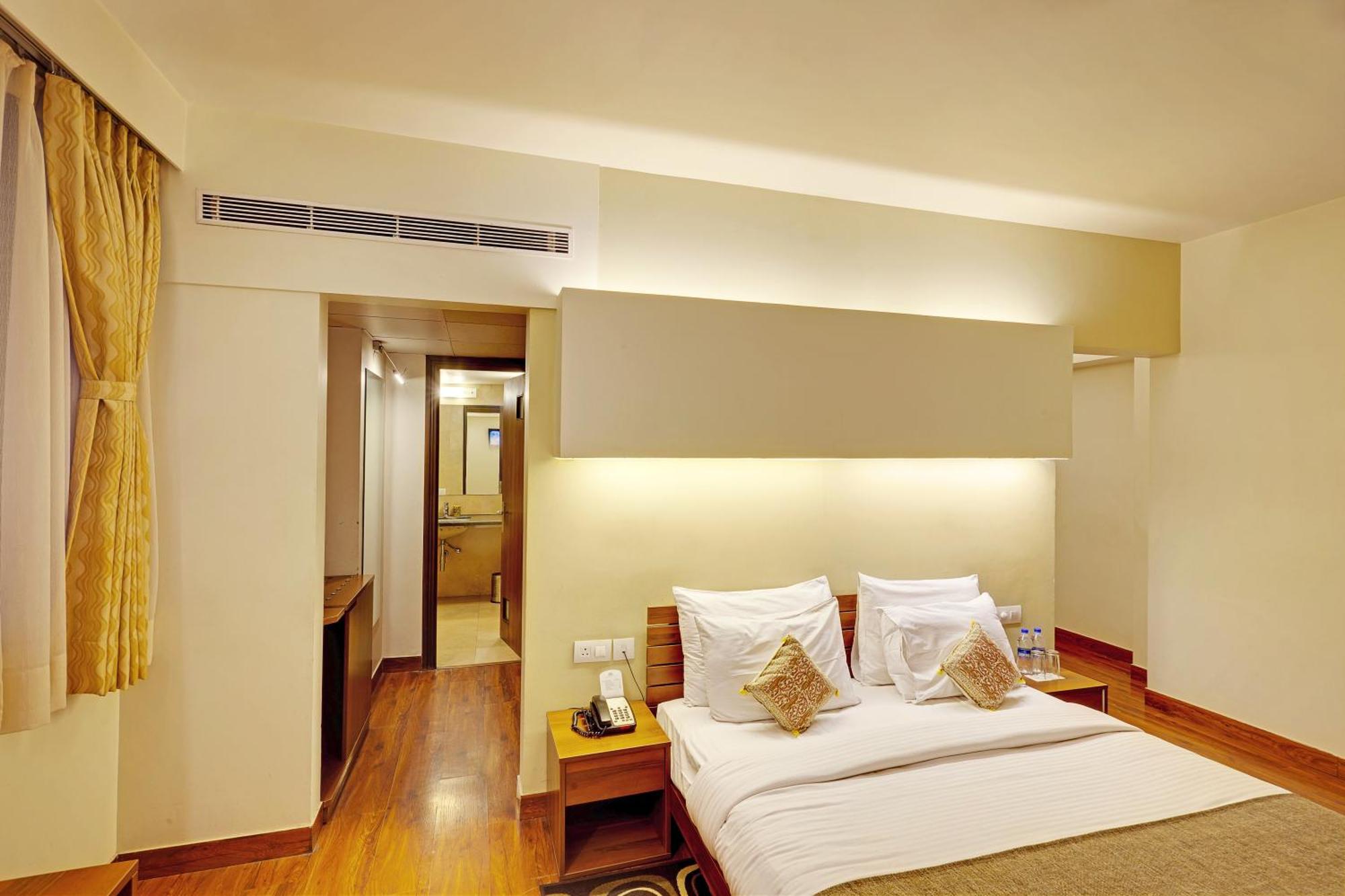 Whispering Palms Hotel Jaipur Bagian luar foto