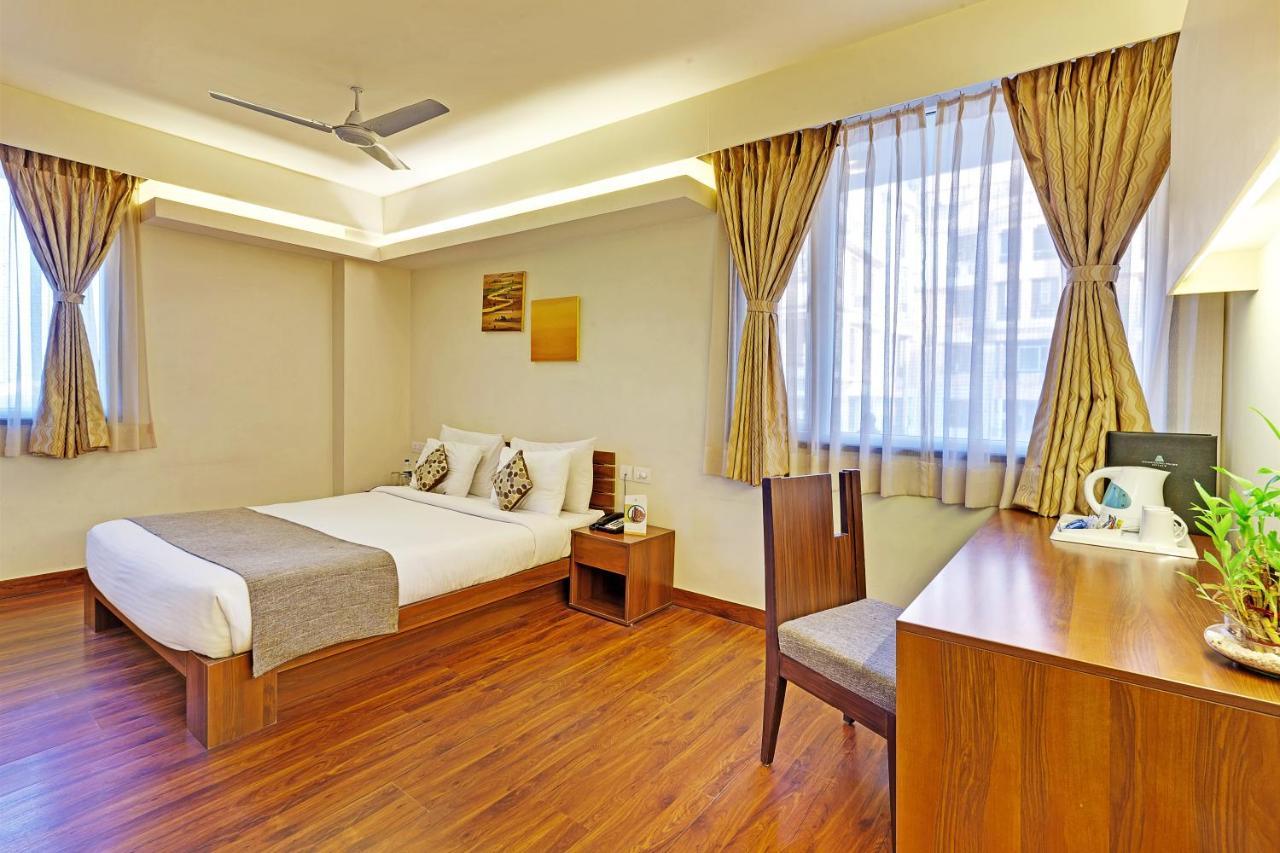 Whispering Palms Hotel Jaipur Bagian luar foto