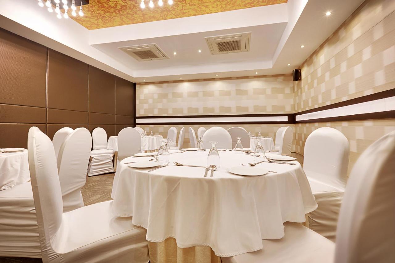 Whispering Palms Hotel Jaipur Bagian luar foto