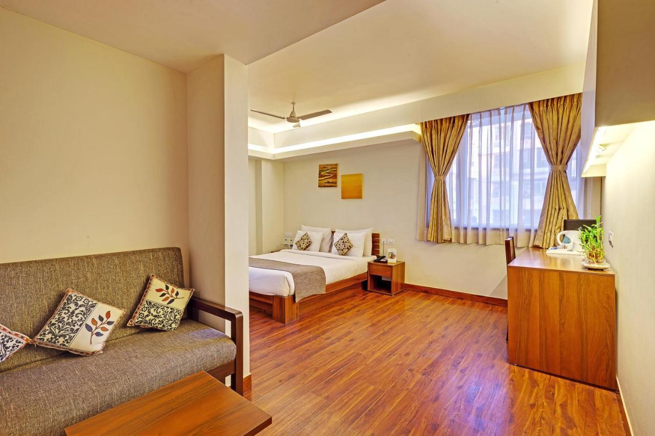 Whispering Palms Hotel Jaipur Bagian luar foto