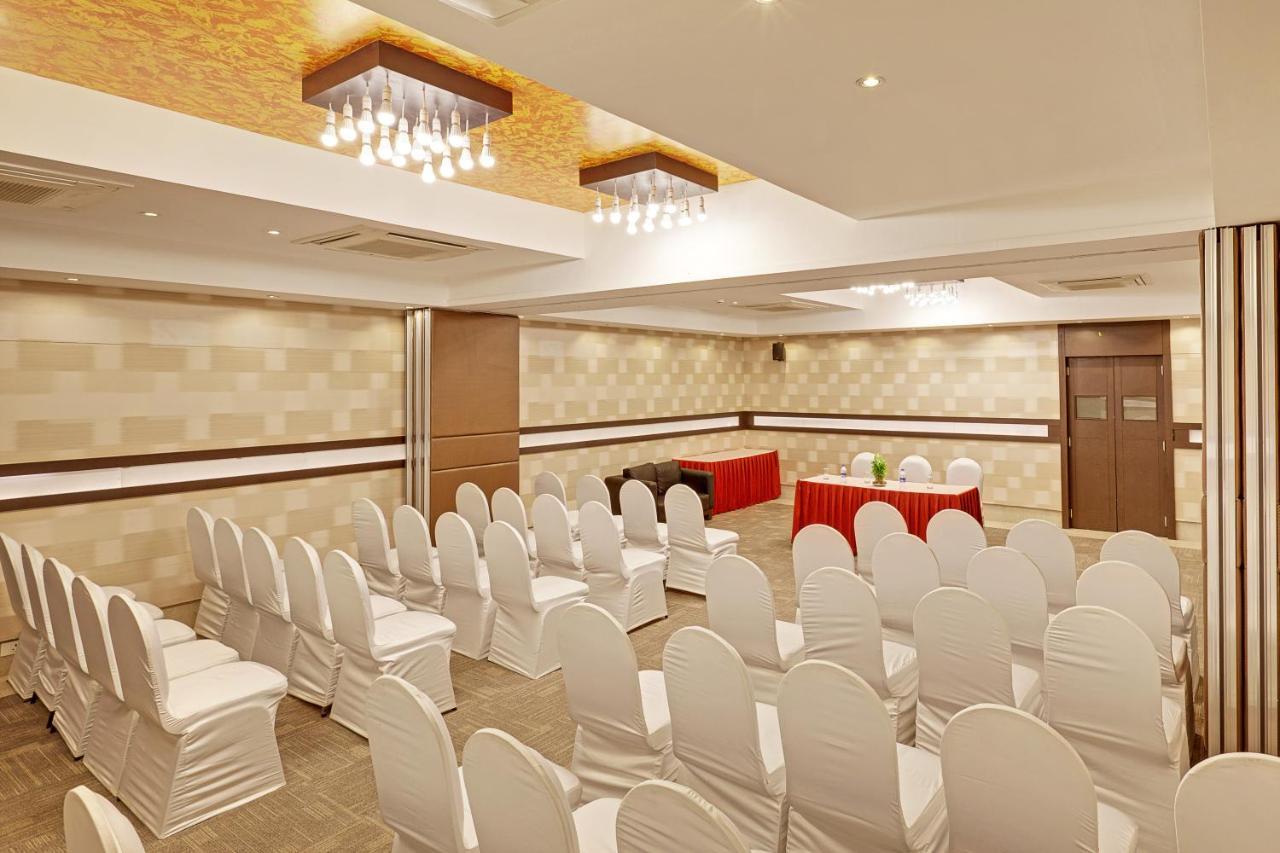 Whispering Palms Hotel Jaipur Bagian luar foto