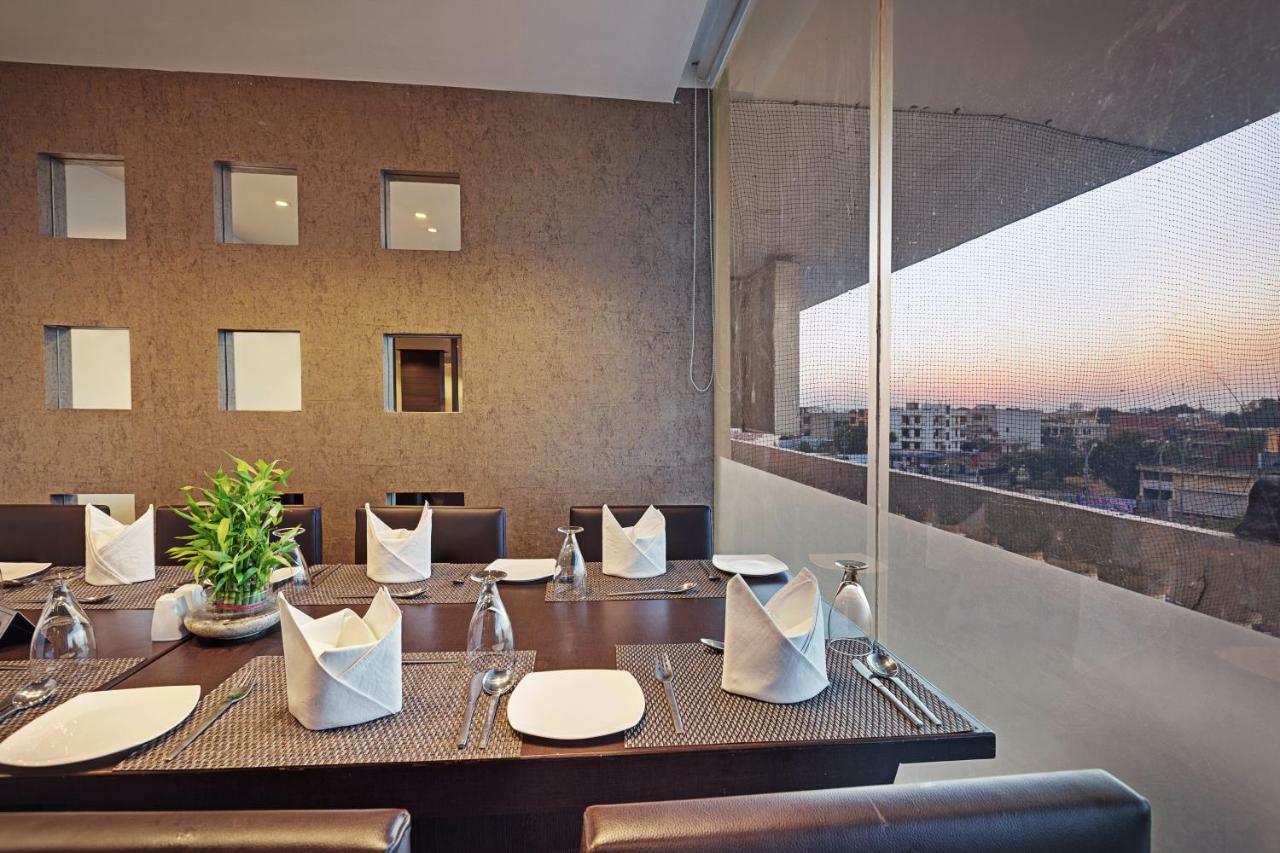 Whispering Palms Hotel Jaipur Bagian luar foto